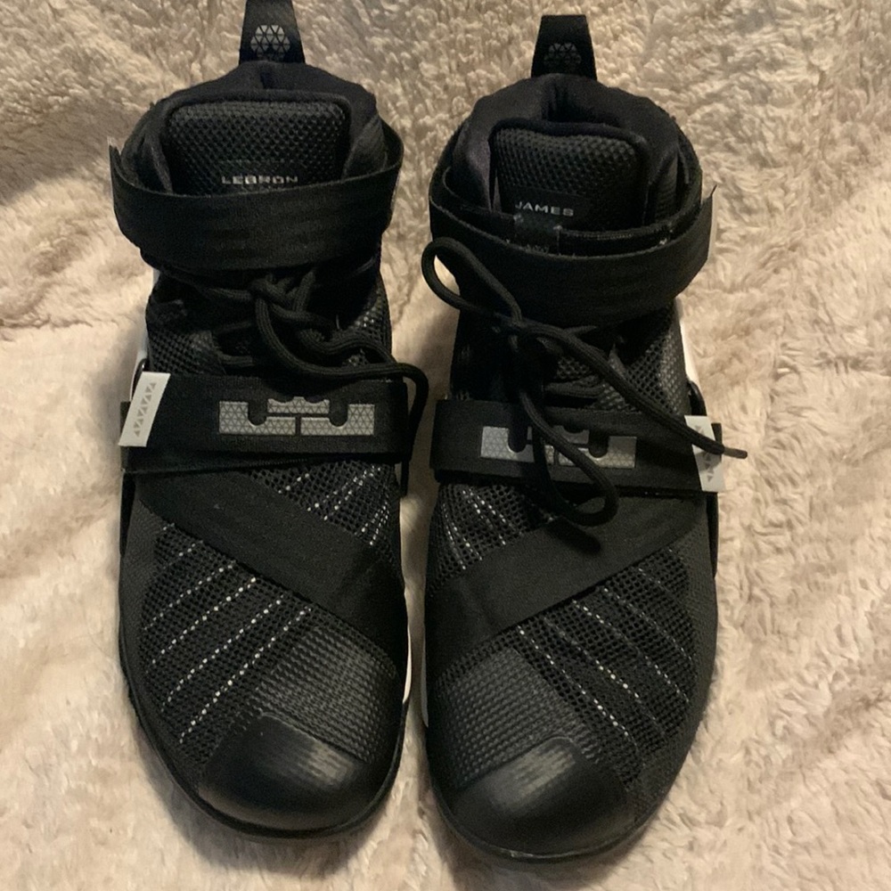 Size 12 Nike Men Lebron Soldier Ix Shoes 749498 001 Black White Silver